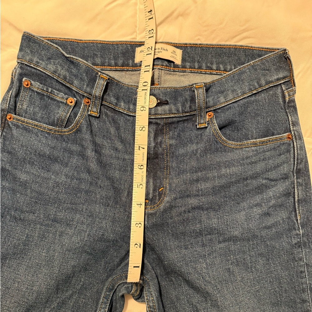 Mid Rise 90s Straight Jean - Picture 9 of 10